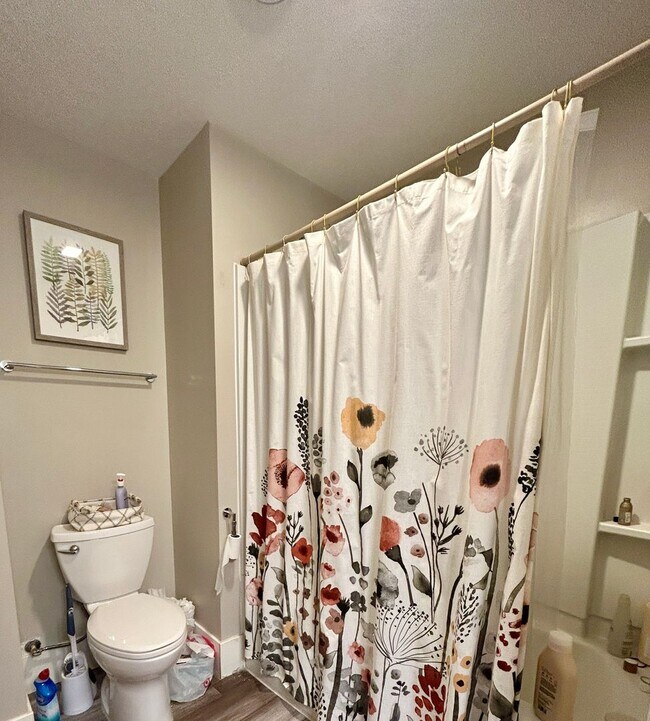 Building Photo - 1719 E 5th St