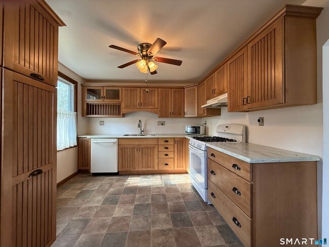 Building Photo - 218 Melville Dr