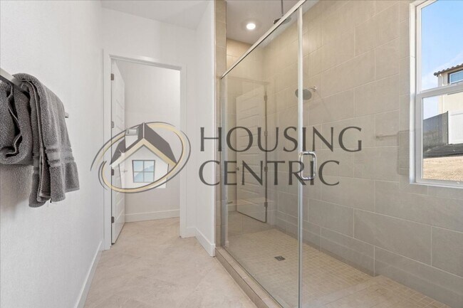 Building Photo - Modern & Elegant Living in Emerald Peak, E...