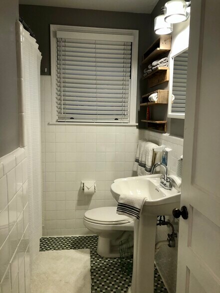 Bathroom - 633 Bel Air Dr