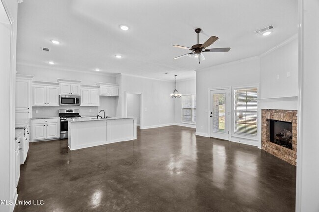 Building Photo - 230 Hemingway Cir