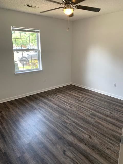 Building Photo - 1100 Holden Dr