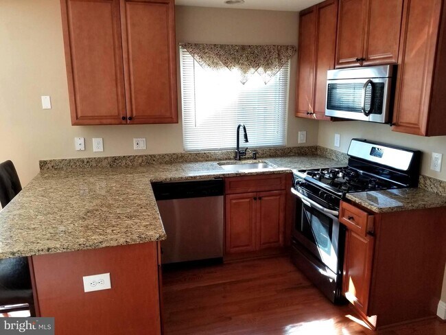 Building Photo - 408 Foxridge Dr SW