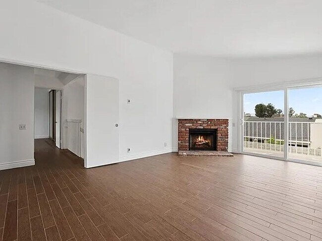 Building Photo - 27 Columbus