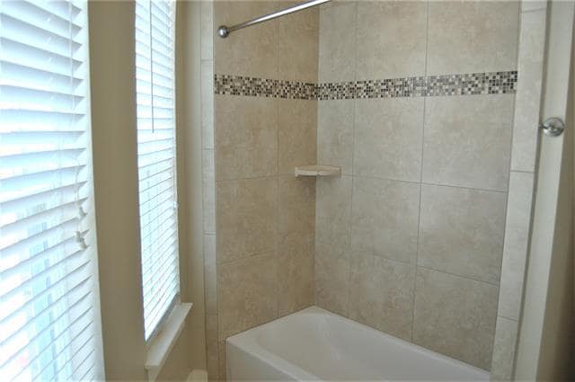 Building Photo - 213 Lily Ln