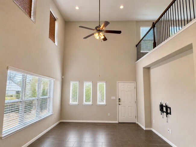 Building Photo - 2304 S Lakeline Blvd