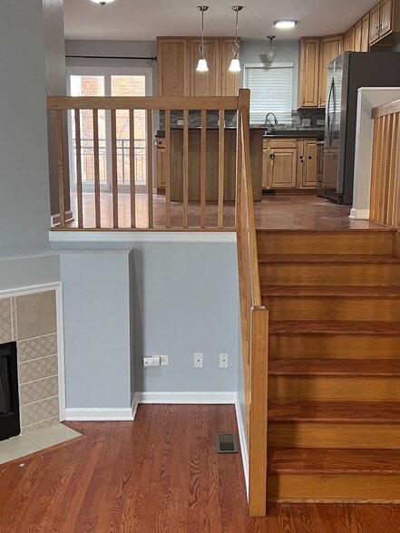 Building Photo - 7256 N Rogers Ave