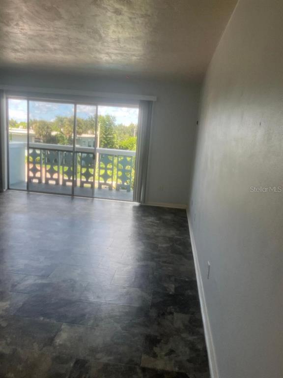 Building Photo - 221 Columbia Dr