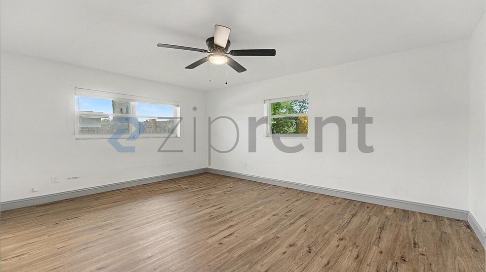 Building Photo - Unit