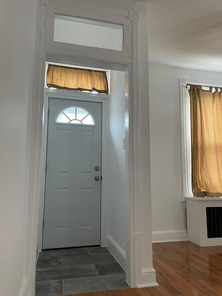 Building Photo - 3885 Manayunk Ave