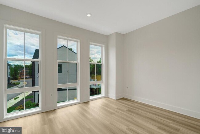 Building Photo - 9418 Dandelion Dr