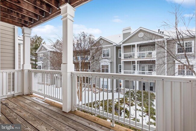 Building Photo - 1705 Lake Shore Crest Dr