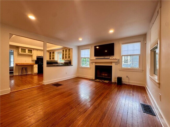 Building Photo - 687 Brownwood Ave SE