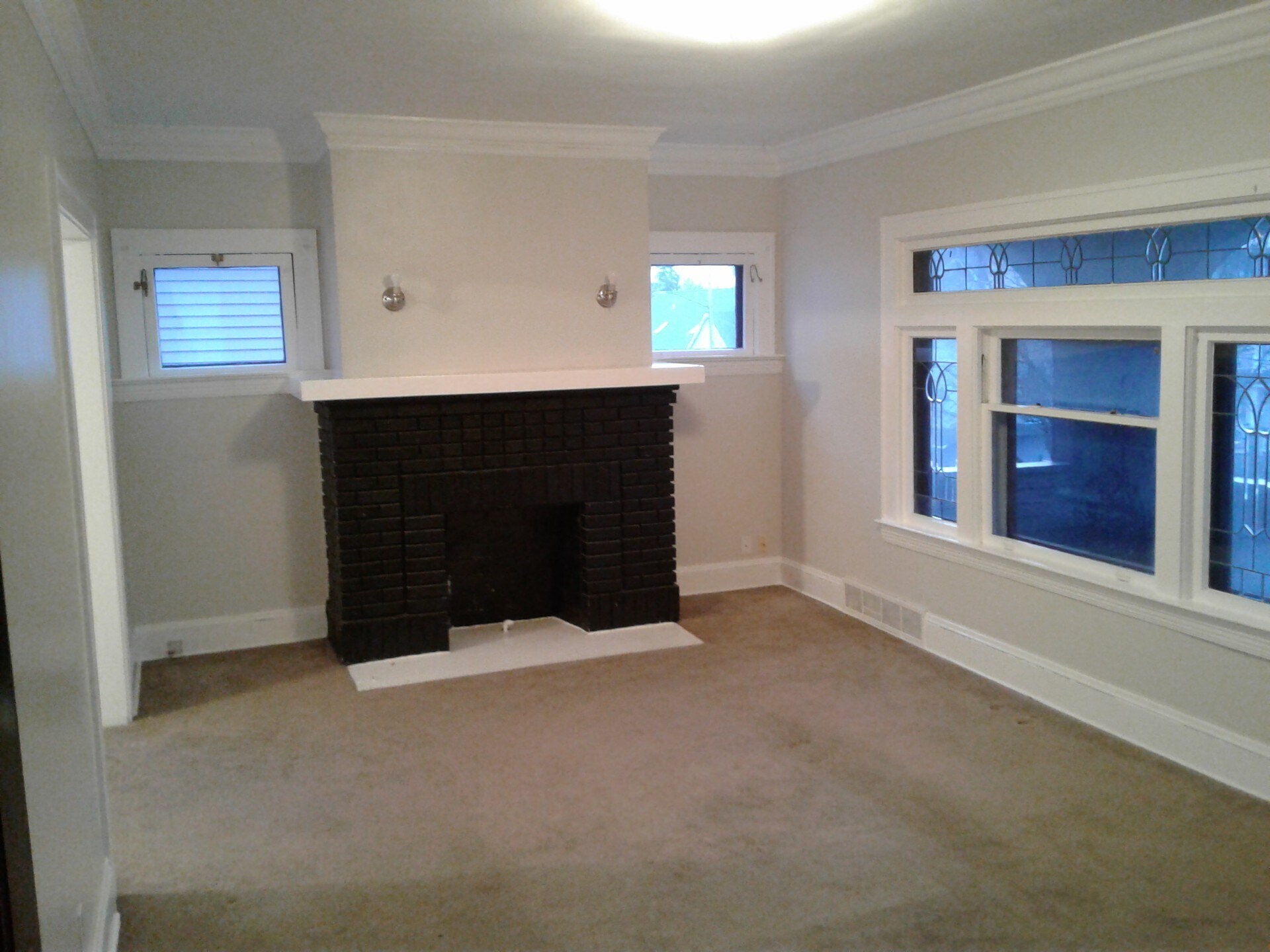 Building Photo - 1673 Victoria Ave