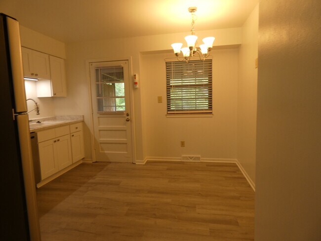 Building Photo - 5901 Creek View Dr