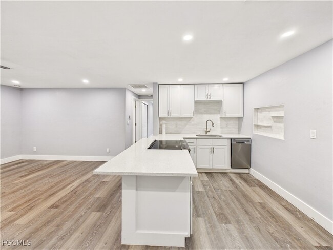 Building Photo - 567 13th St N