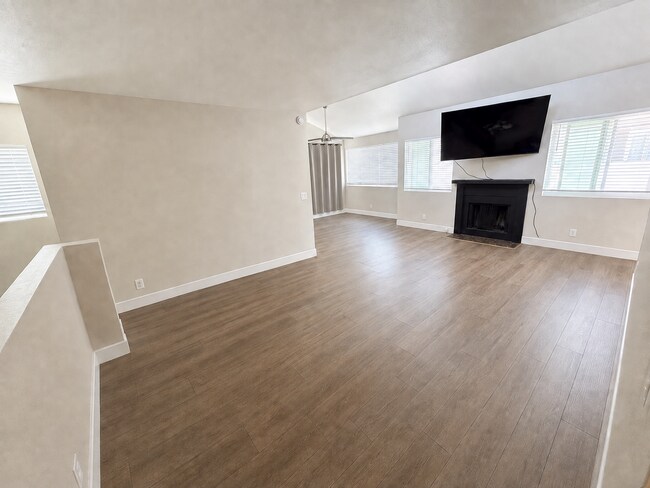 Building Photo - 2+1.5 Ralston Village Condo- Great Community Amenities!