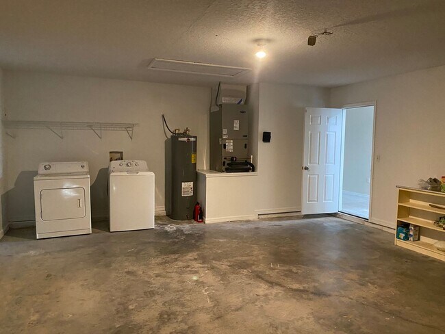 Building Photo - Home for rent