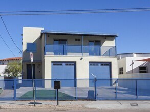 Building Photo - 3 Bedroom 2.5 Bath Home