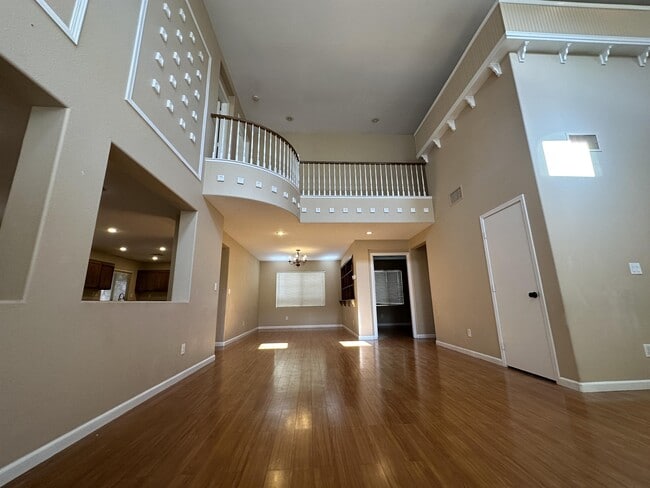 Building Photo - 5537 Spruce Hill Ct