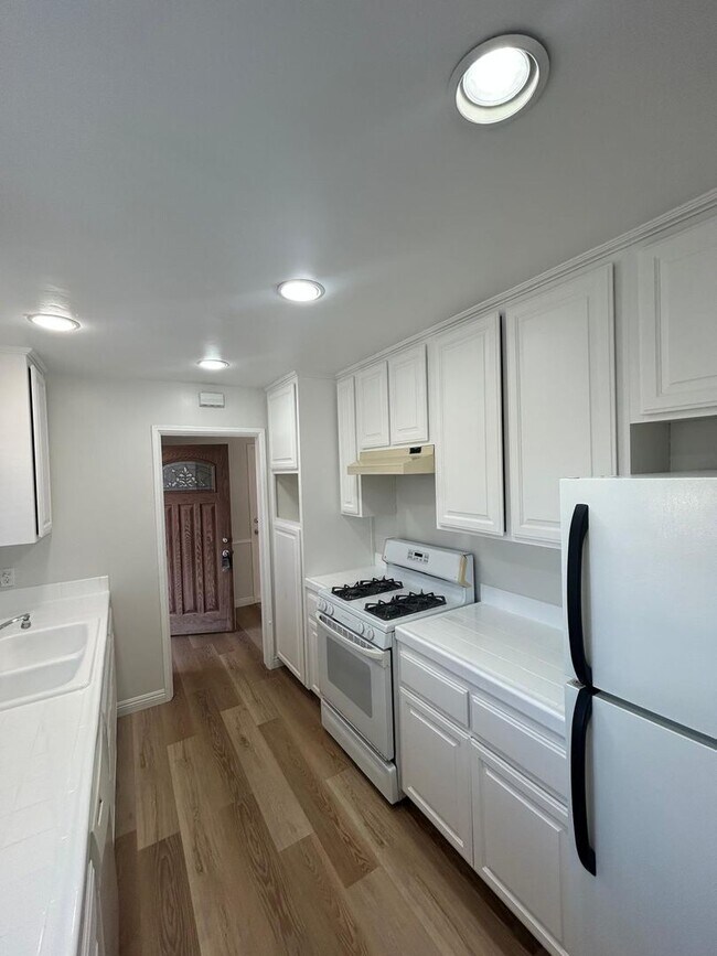 Building Photo - Beautiful Remodeled 3 Bedroom 2 Bath, Only A Few Blocks from SDSU and many Shopping!  Available N...