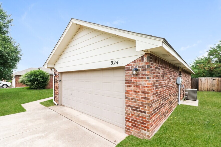 Building Photo - 324 Marrgate Dr