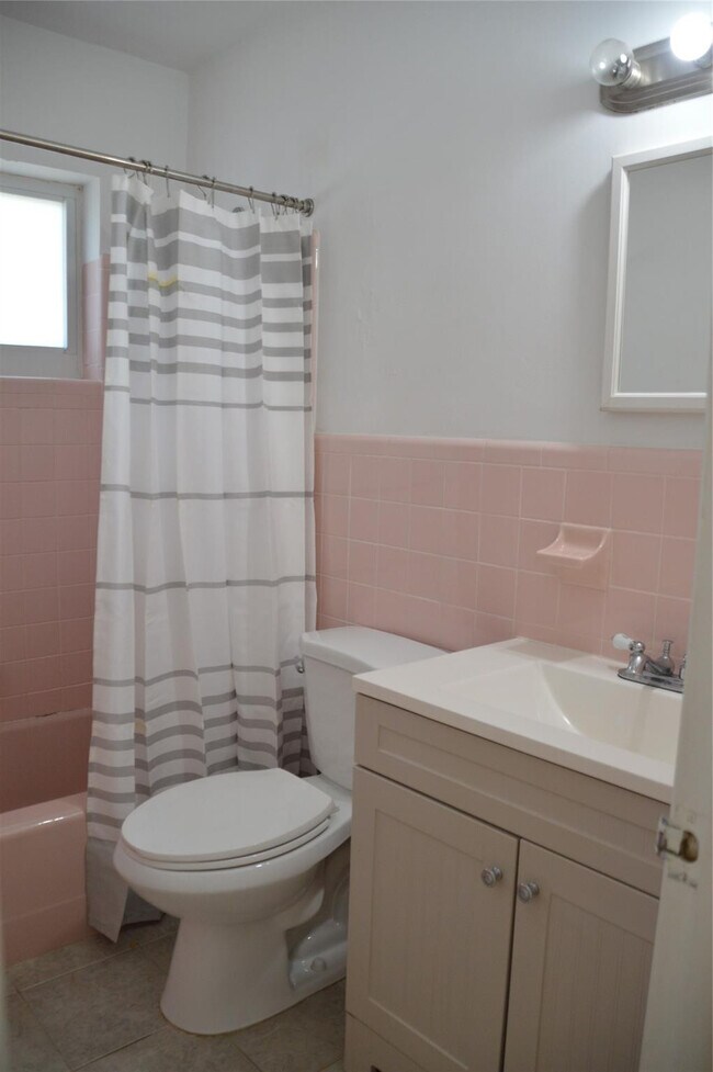 Building Photo - 4303 NW 20th Ave