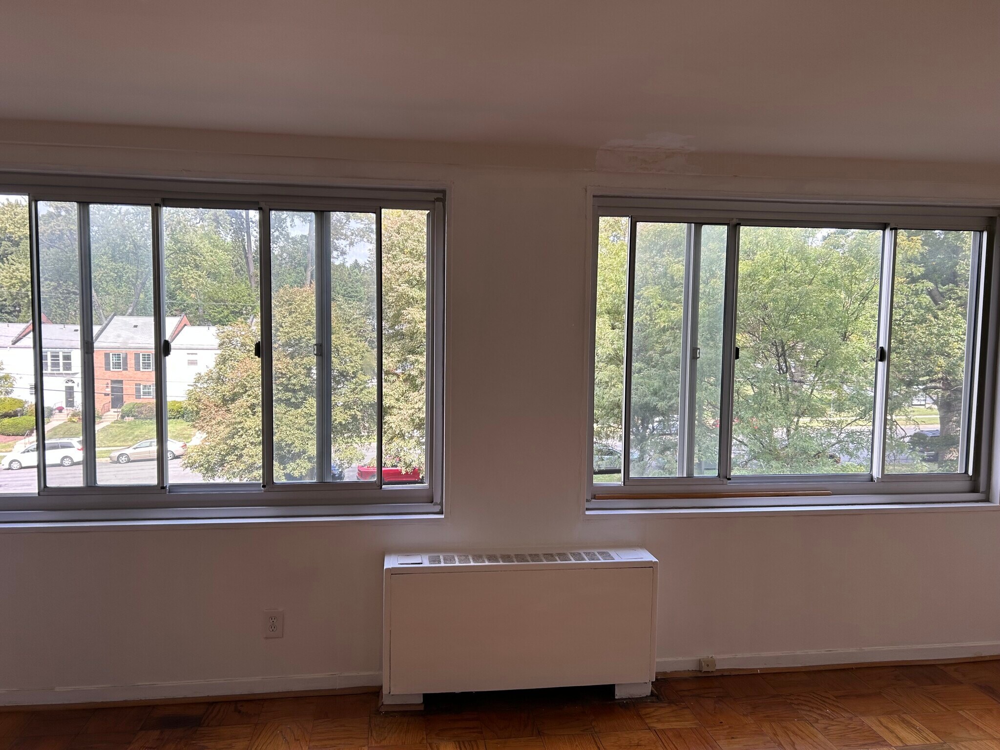 Living room - 1900 Lyttonsville Rd