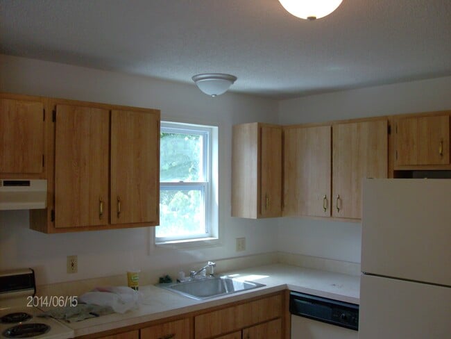 Building Photo - 1220 Saline Rd