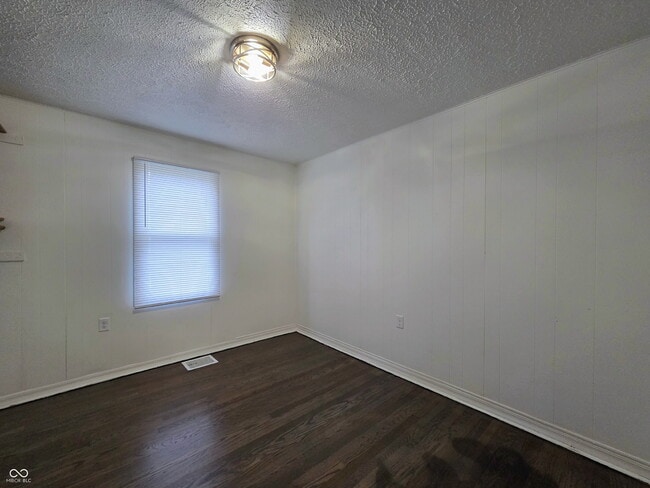 Building Photo - 702 W 23rd St