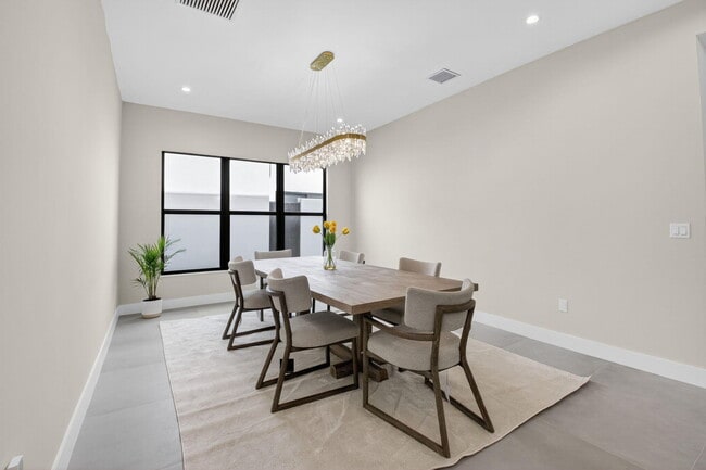 Building Photo - 8521 Ganton Dr