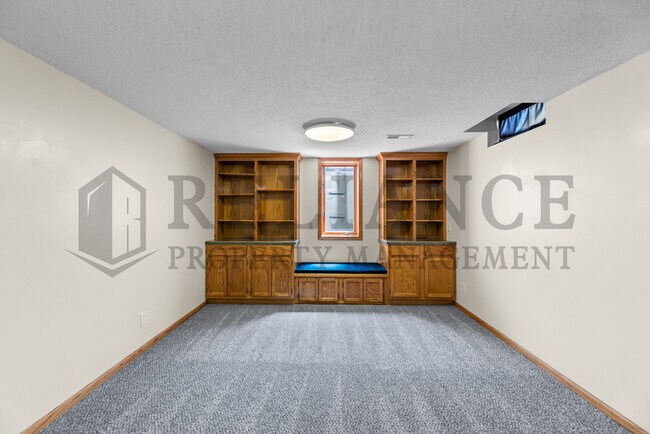 Building Photo - 3052 S Bonn Ave