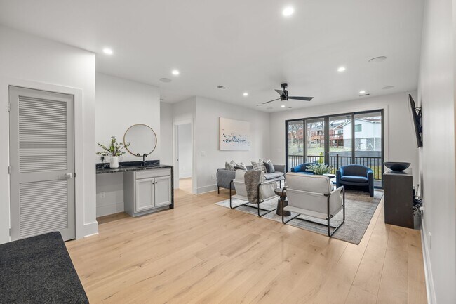 Building Photo - 601 S 9th St