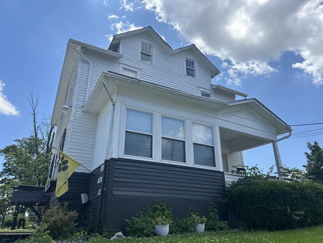 Primary Photo - 1312 Wilson Ave