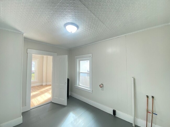 Building Photo - 348 Portland St