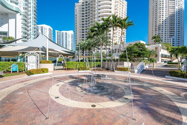 Building Photo - 540 Brickell Key Dr