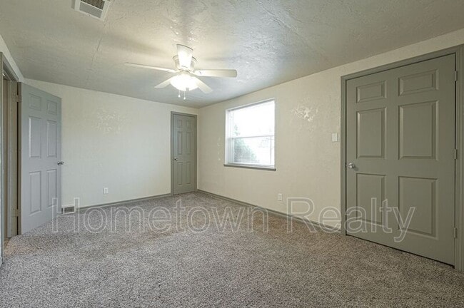 Building Photo - 2124 S Sunnylane Rd