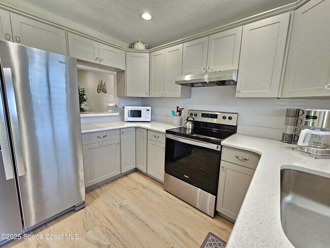 Building Photo - Furnished Cocoa Beach Condo