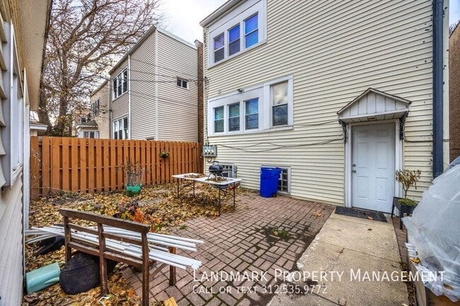 Building Photo - 3817 N Sawyer Ave