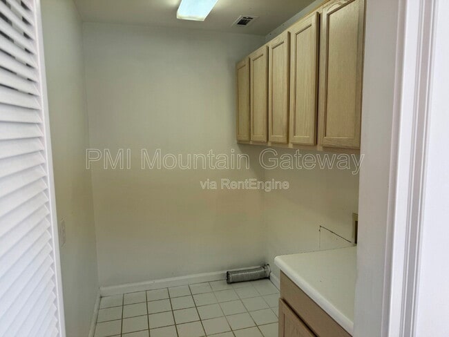 Building Photo - 73 Birdie Ln