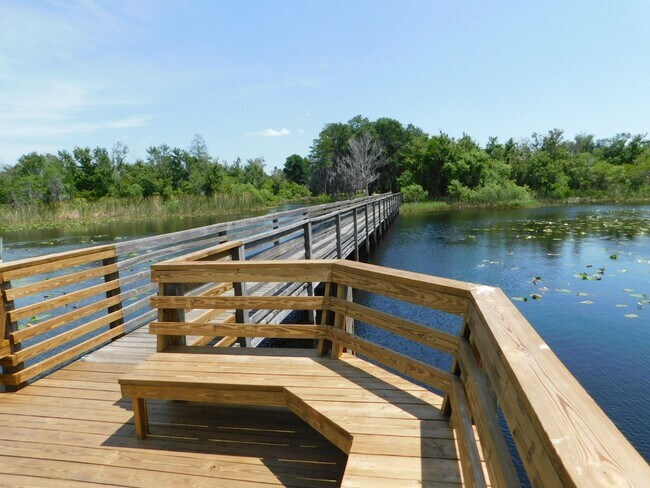 Building Photo - 2 Bed 2 Bath Split Plan Condo at Sunset Lake on Turkey Lake