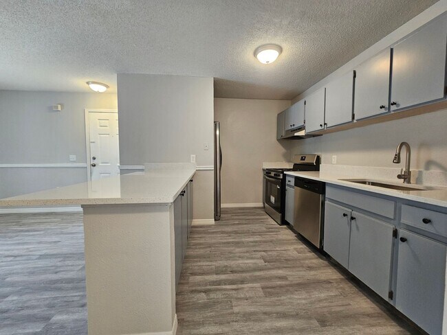 Building Photo - 9481 Highland Oak Dr