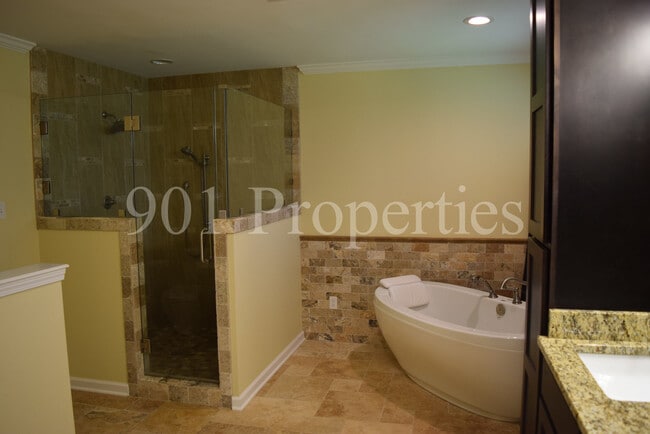Building Photo - 598 Greenbank Dr