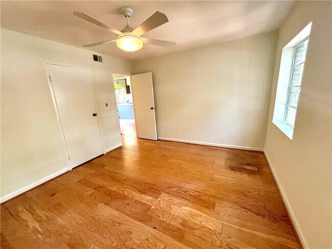 Building Photo - 1380 Chalmette Dr NE