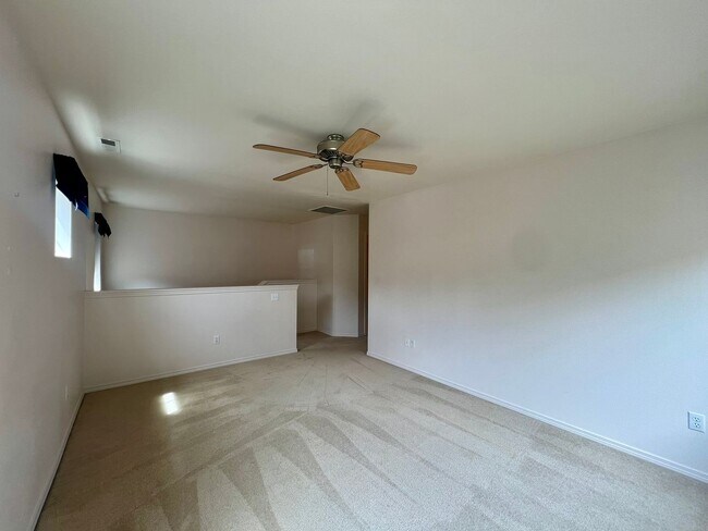 Building Photo - Hawk's Prairie 3BD + Bonus Area