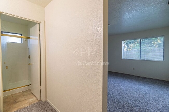 Building Photo - 8941 Blue Fox Way