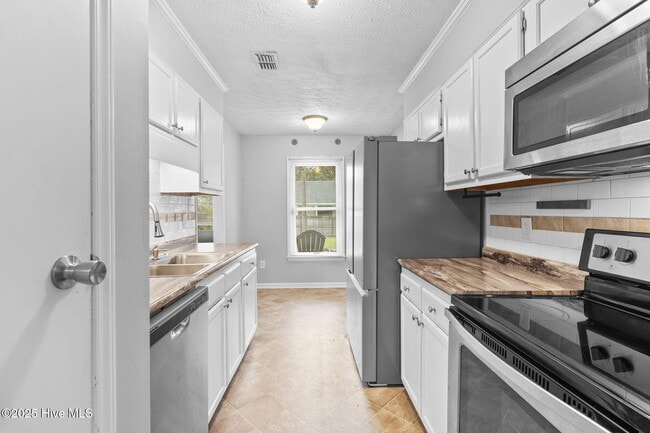 Building Photo - 7313 Pebblebrook Dr