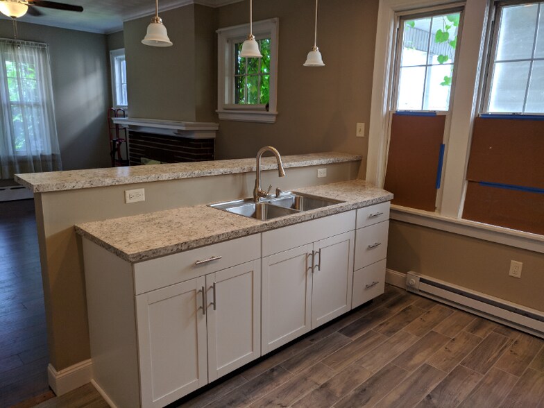 Building Photo - 72 William St