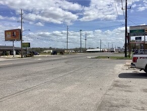 Building Photo - 1010 1st St E