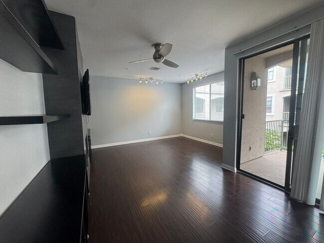 Building Photo - Renovated 1BR in Long Beach – New Appliances, Big Balcony, Steps from Downtown